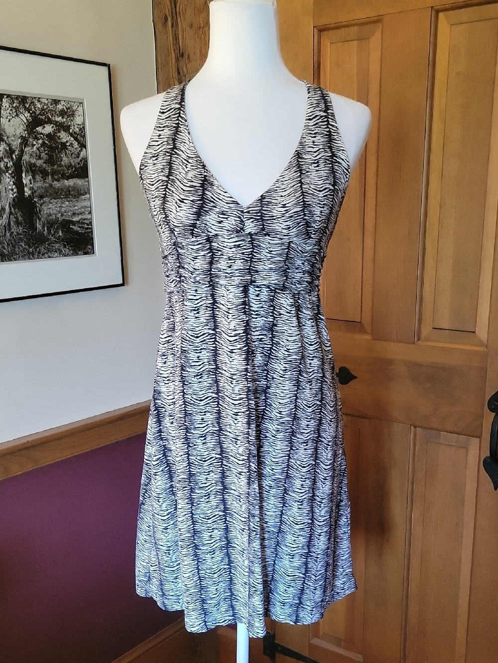 TOMMY BAHAMA Sleeveless V-Neck Zebra Print Midi Dress - Black & White
